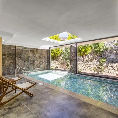 Kamelya, Isitmali Kapali Havuz Ve Saunali Tatil Villaniz Fethiye