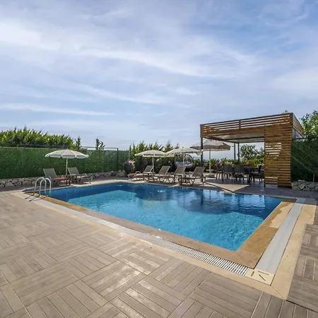 Kamelya, Isitmali Kapali Havuz Ve Saunali Tatil Villaniz 페티예
